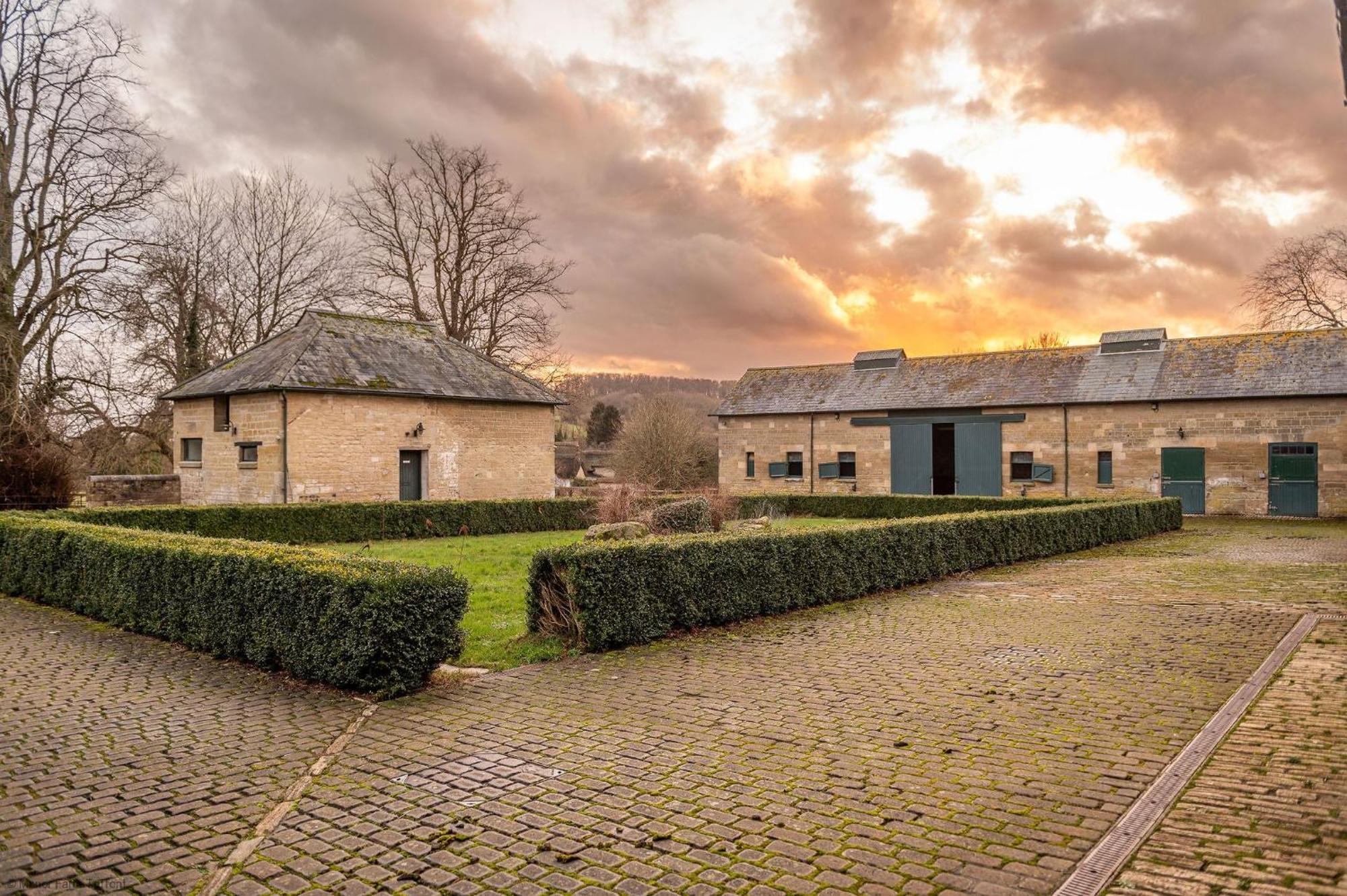 Stable Cottage Teffont Magna Exterior photo